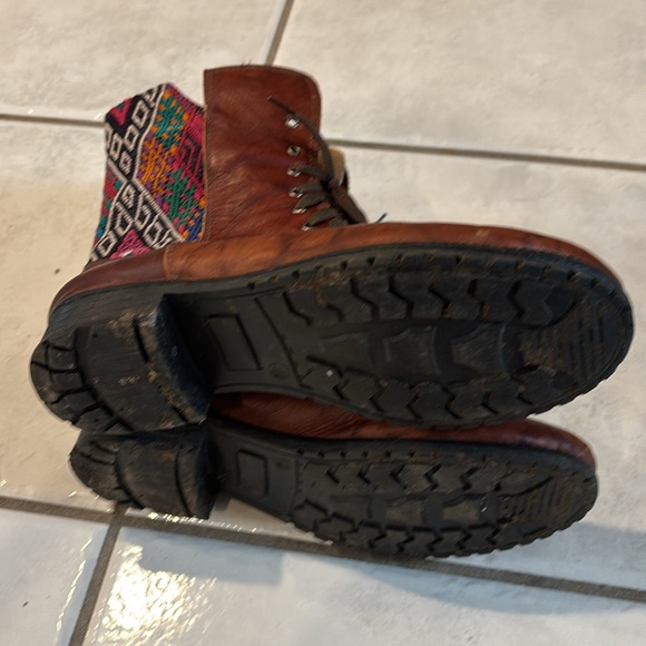 Handcrafted Artisian Guatemalan Leather Boots - Picture 4 of 4